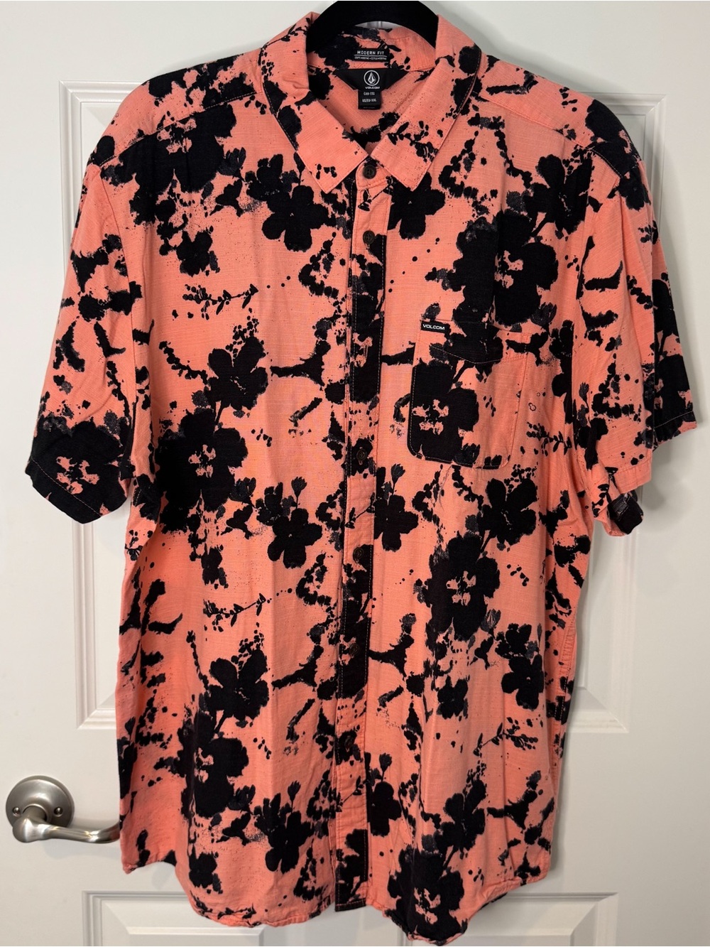 Volcom Men’s XXL Shirt Coral Black Floral Modern Fit Short Sleeve Button Up
